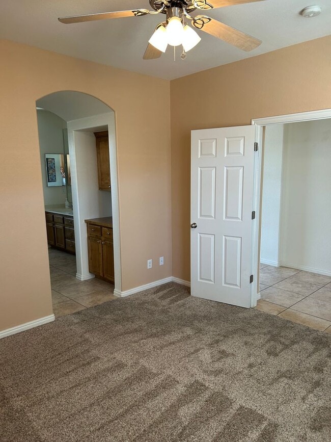 Building Photo - Home on The Canyons Golf Course