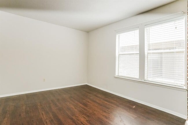 Foto del edificio - 5608 Cougar Dr