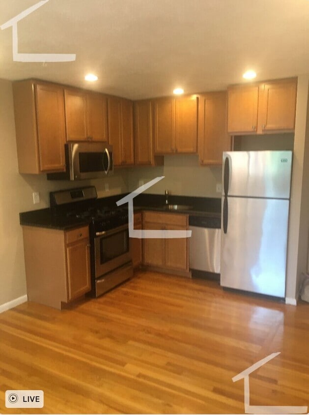 Nicely updated 1 bed unit in Brighton. - Nicely updated 1 bed unit in Brighton.