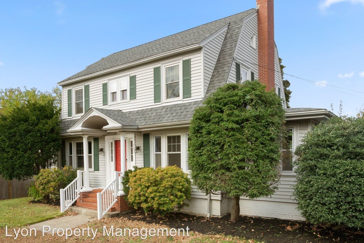 Primary Photo - 4 br, 1.5 bath House - 307 Newman Ave