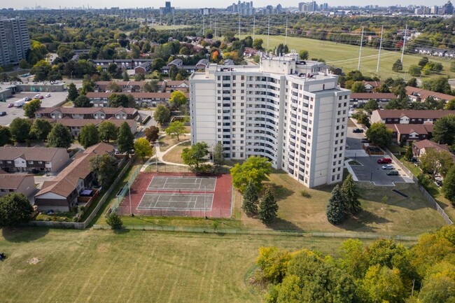 Photo du bâtiment - Livonia Apartments