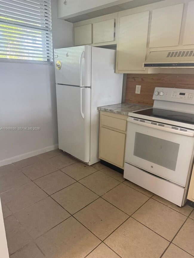 Building Photo - 109 Lake Emerald Dr