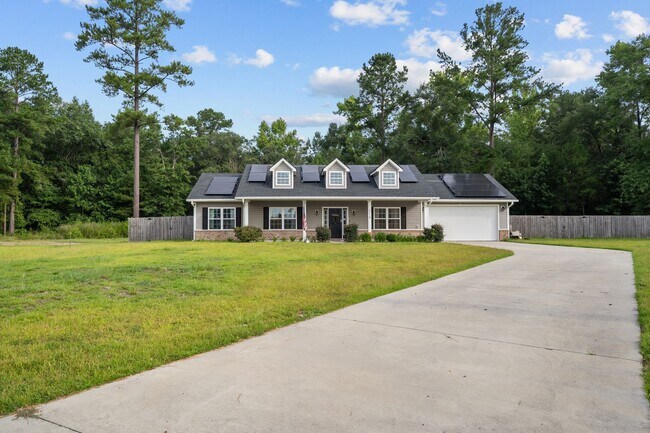 Foto del edificio - Enjoy Easy Living in This Thoughtfully Designed 3BR Home in Ludowici
