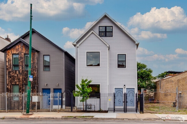 Building Photo - 1746 N California Ave