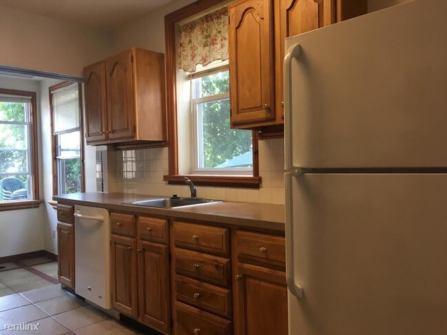 Building Photo - 2 br, 1.5 bath Apartment - 141 Davis St