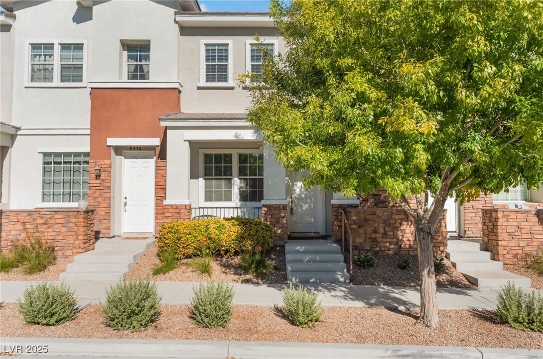 Foto principal - 8472 Garside Dr