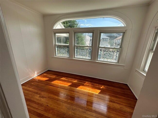 Building Photo - 527 W Beech St