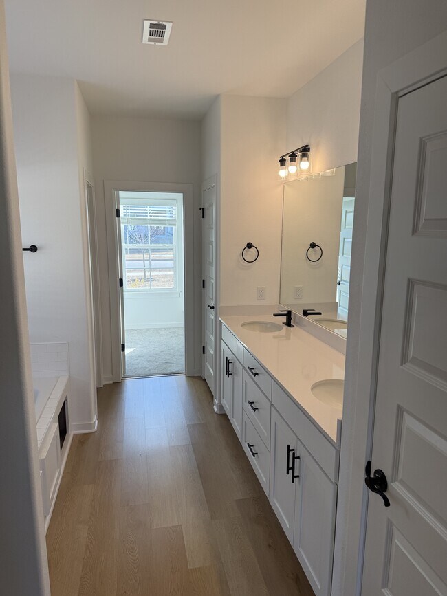 Foto del edificio - 5837 Lavender Ave