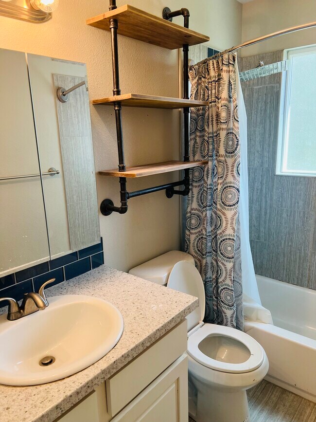 Foto del edificio - 2025 Broman Ct