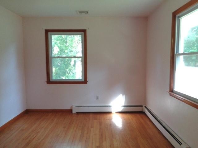 Building Photo - 3 bedroom in Cheshire CT 06410