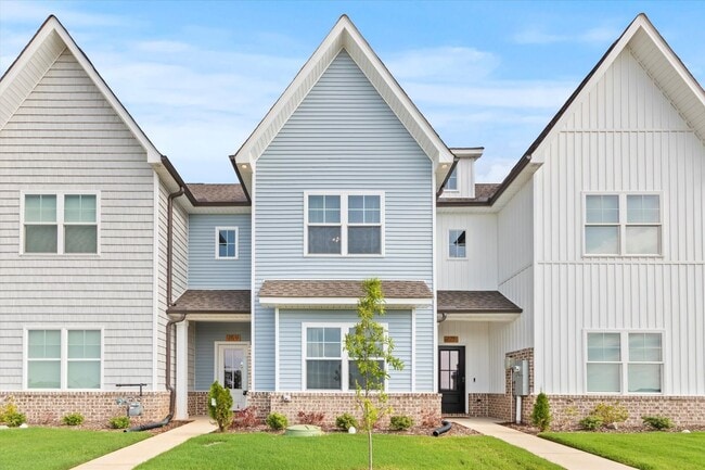 Foto del edificio - Fully Furnished and Move-In Ready! Flexible Lease Options Available!