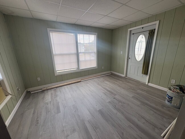 Building Photo - 2bed/2bath SFH Rent $1250/month ready May 2026