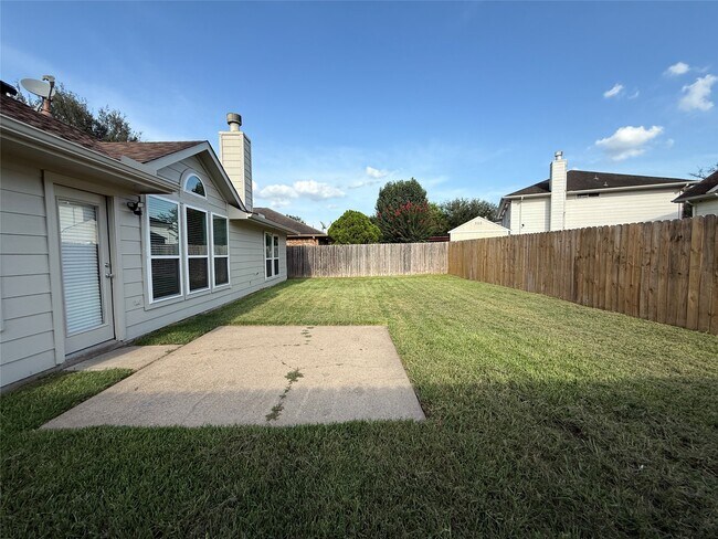 Foto del edificio - 15615 Lost Maples Dr