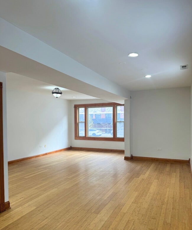 Building Photo - 1814 W Pershing Rd