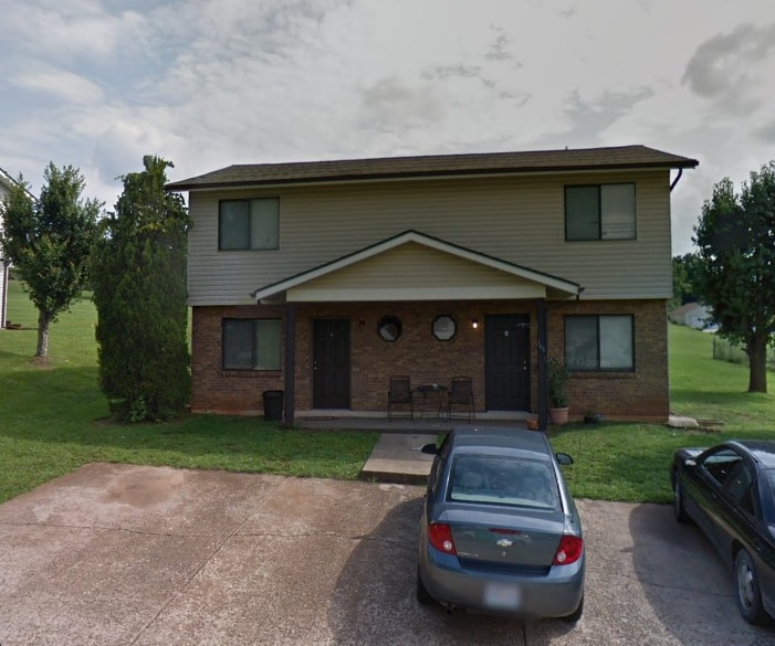 Primary Photo - 105 Swan Dr