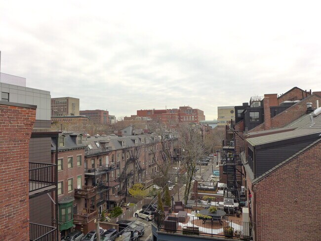 Foto del edificio - 673 Massachusetts Ave
