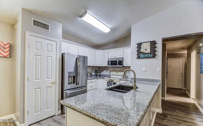 Foto del edificio - 2046 N Parish Ln