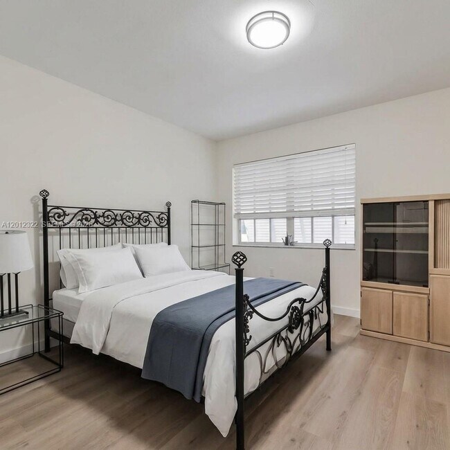 Foto del edificio - 1150 Madruga Ave