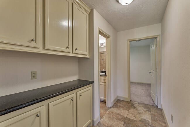 Foto del edificio - 13511 Summer Hill Dr