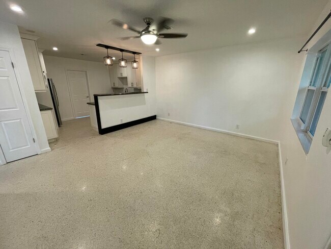 Foto del edificio - 842 SW 12th Ct