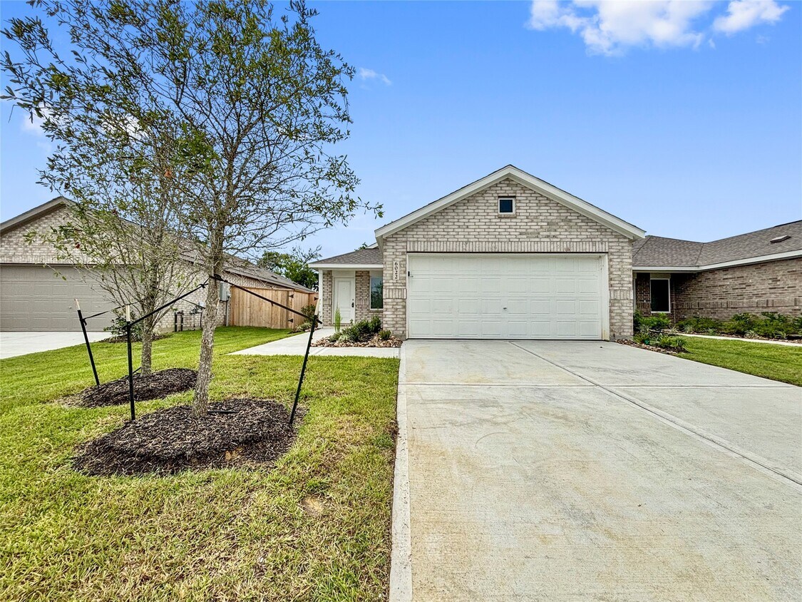 Foto principal - 6022 Starling Dr