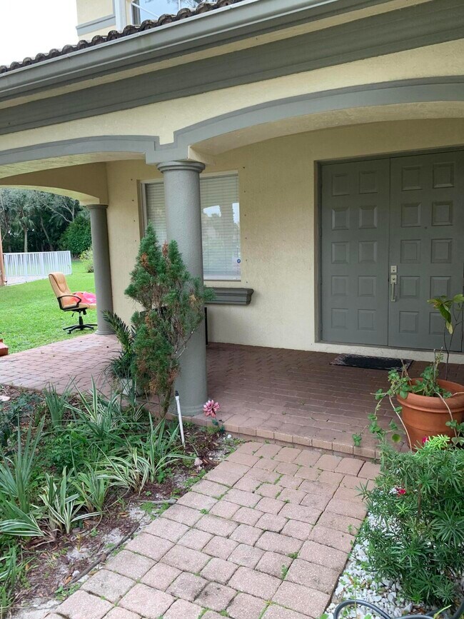 Foto del edificio - 9280 Silver Glen Way