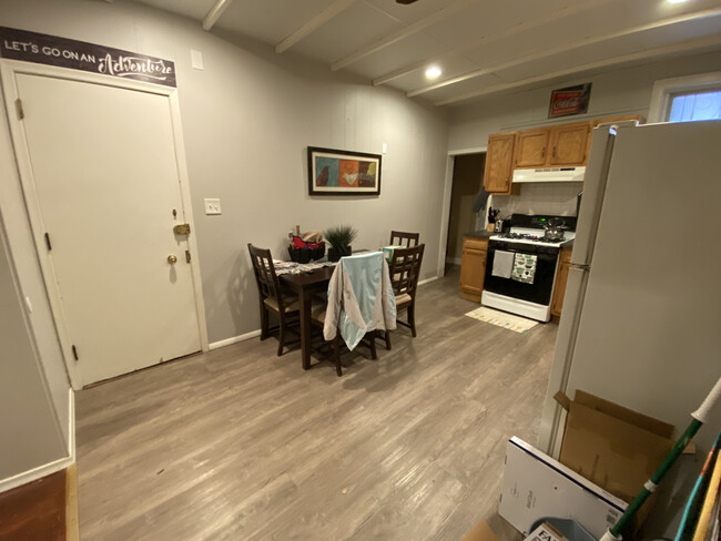 Entrance/Kitchen - 330 S 42nd St