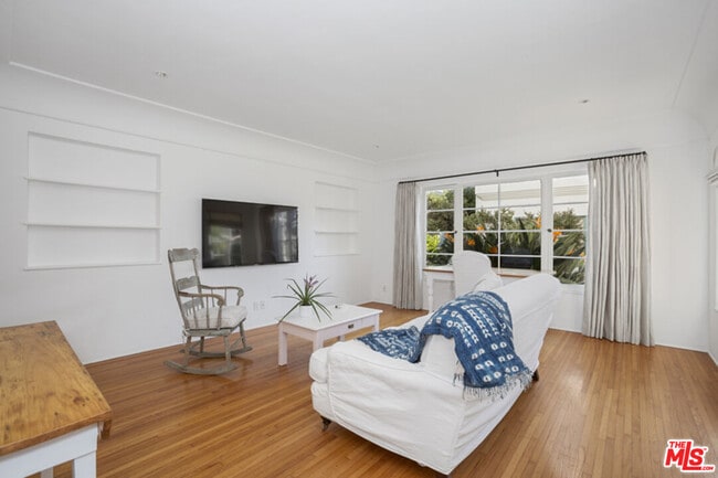 Building Photo - 1033 9th St