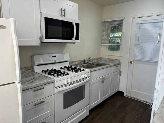 Foto del edificio - 4015 Cedar St