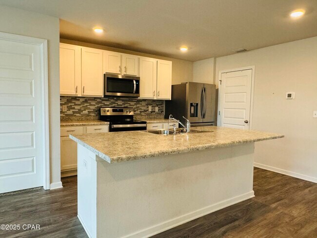 Building Photo - 4011 Silver Spur Rd