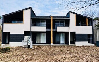 Building Photo - 3333 E 113th Terrace