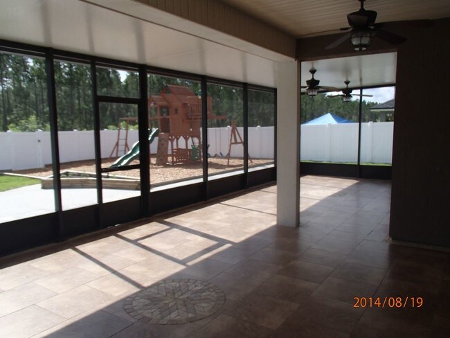 Foto del edificio - Beautiful 6 Bedroom Home