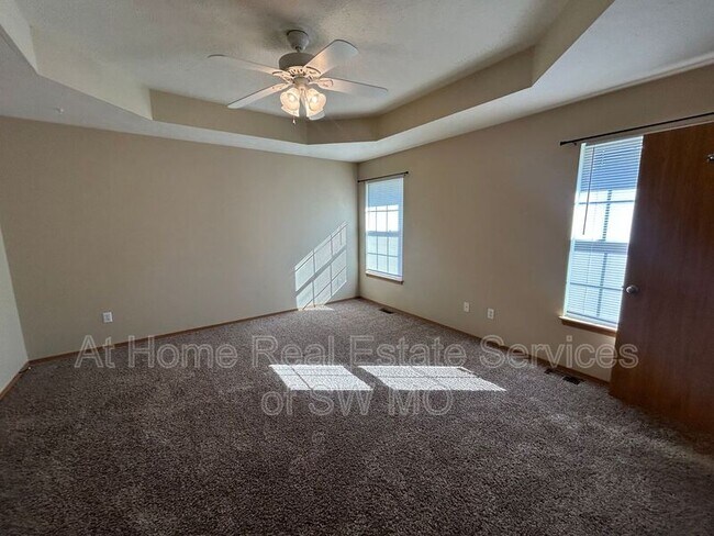Foto del edificio - 1260 N Westwood Ave