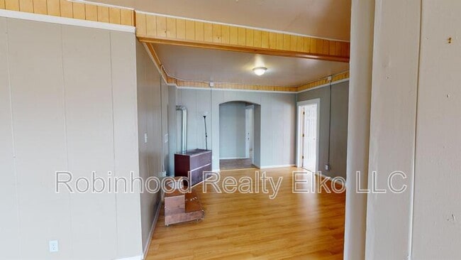 Building Photo - 506 5th St