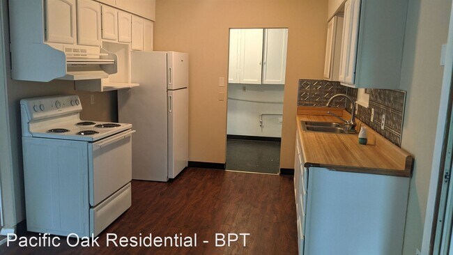Building Photo - 3 br, 1.5 bath House - 9885 Green Dr