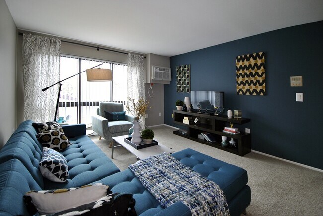 Foto del edificio - Village Green of Lansing Apartments