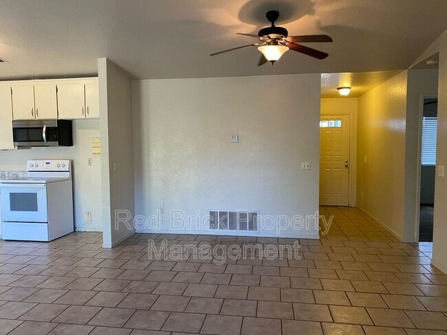 Building Photo - 303 Pamela Ct