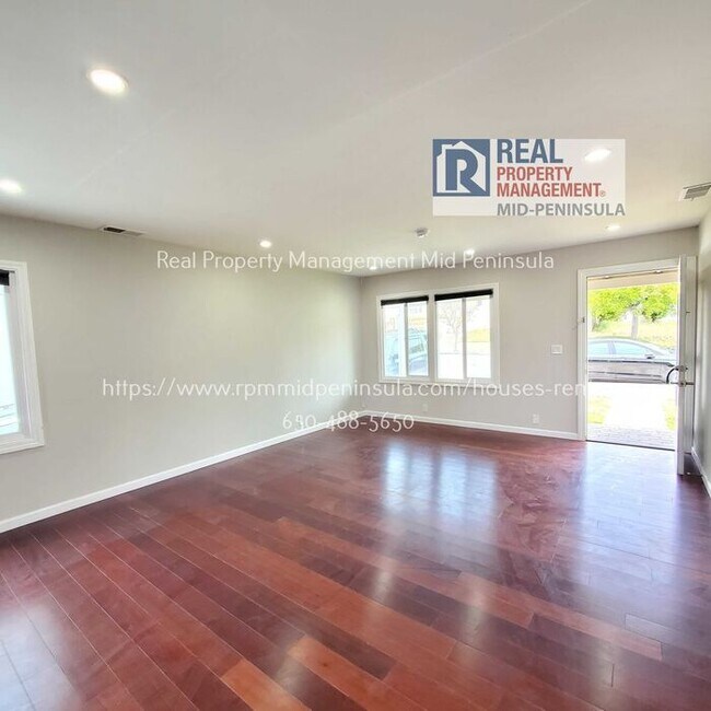 Building Photo - Beautiful 2 Bedroom / 1 Bath Duplex in Sou...