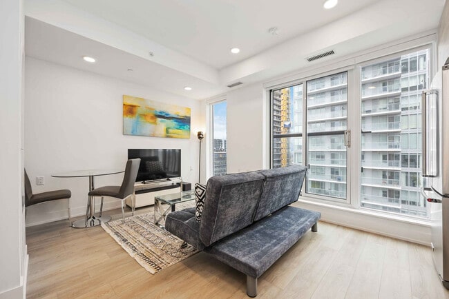 Building Photo - 200 Redpath Ave