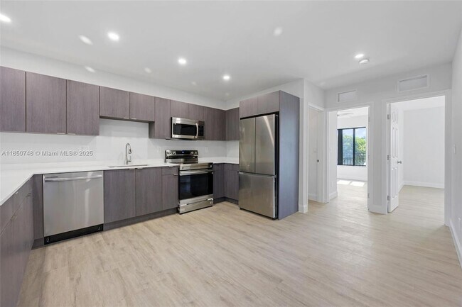 Foto del edificio - 349 NW 40th St
