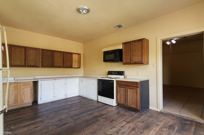 Building Photo - 2 br, 1 bath 4plex - 904 Arbor Place 4