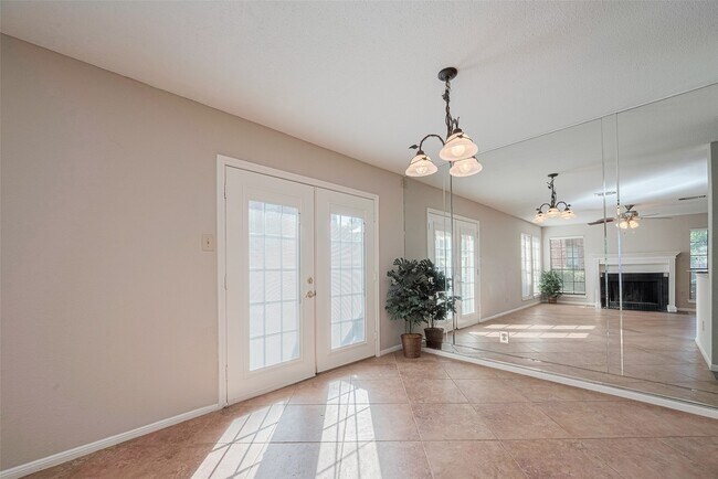 Foto del edificio - 2211 S Kirkwood Rd