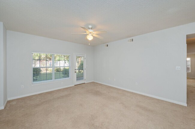 Building Photo - First Floor - The Oaks Unit!