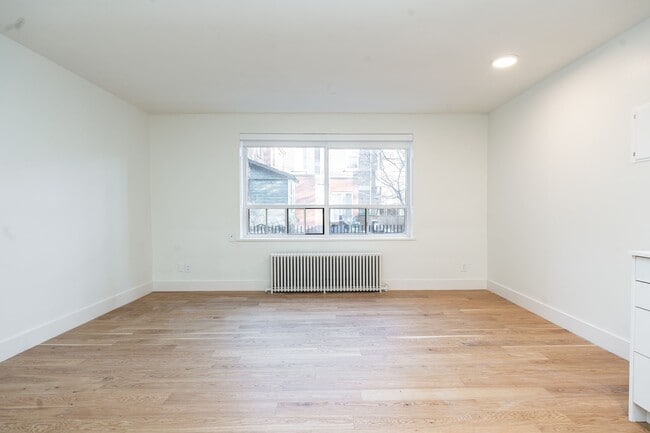 Building Photo - 55 Hendrick Ave