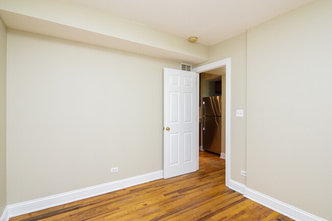 Foto del edificio - 1638 W Greenleaf Ave