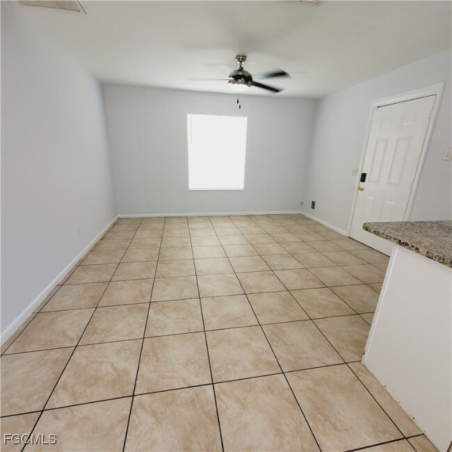 Foto del edificio - 2433 Lola Ave S