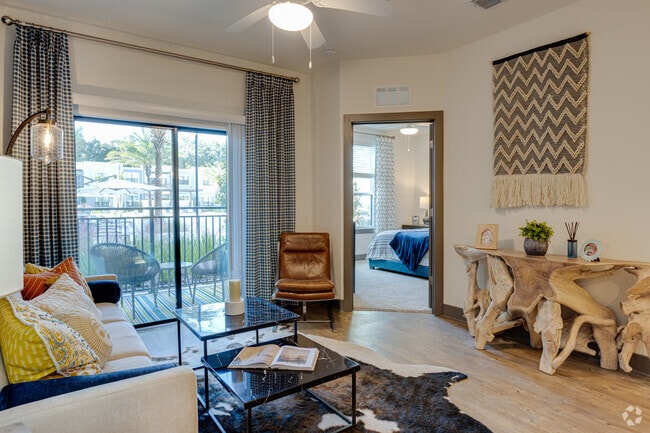 2BR, 2BA - 1,087SF - Noble on Newberry