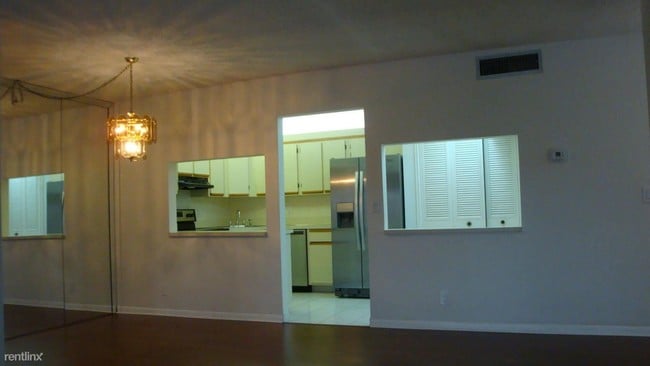 Building Photo - 723 Sunny Pine Way