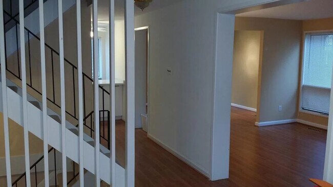 Building Photo - 4435 Elan Ct
