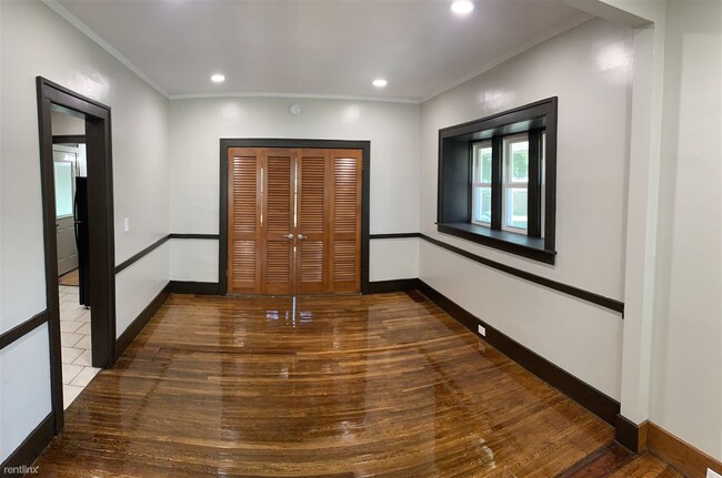 Foto del edificio - 4 br, 1.5 bath House - 1038 Crosby St NW